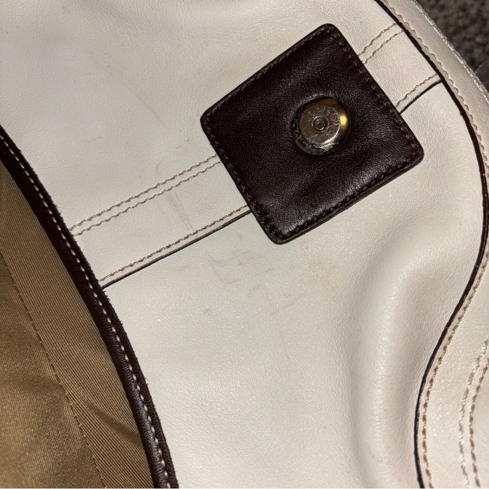 Vintage Coach SoHo Cream and Black Shoulder Bag - Picture 7 of 10